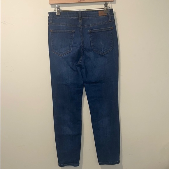Women’s Judy Blue Mid Rise Relaxed Fit Jeans - Picture 3 of 7